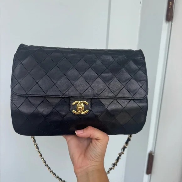 Vintage Chanel Classic Flap Bag Black Quilted Lambskin 24k Gold 1991–1994 - Picture 3 of 17
